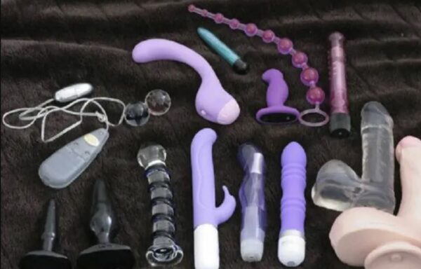 Không nên dùng chung sextoy với người khác