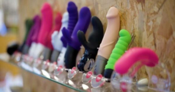 Sextoy cũng là một loại đồ chơi vô cùng nguy hiểm