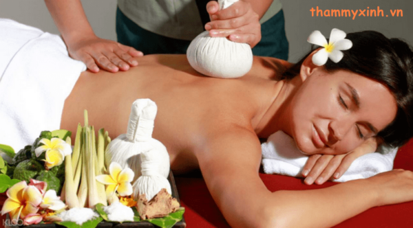 Massage body bằng thảo dược